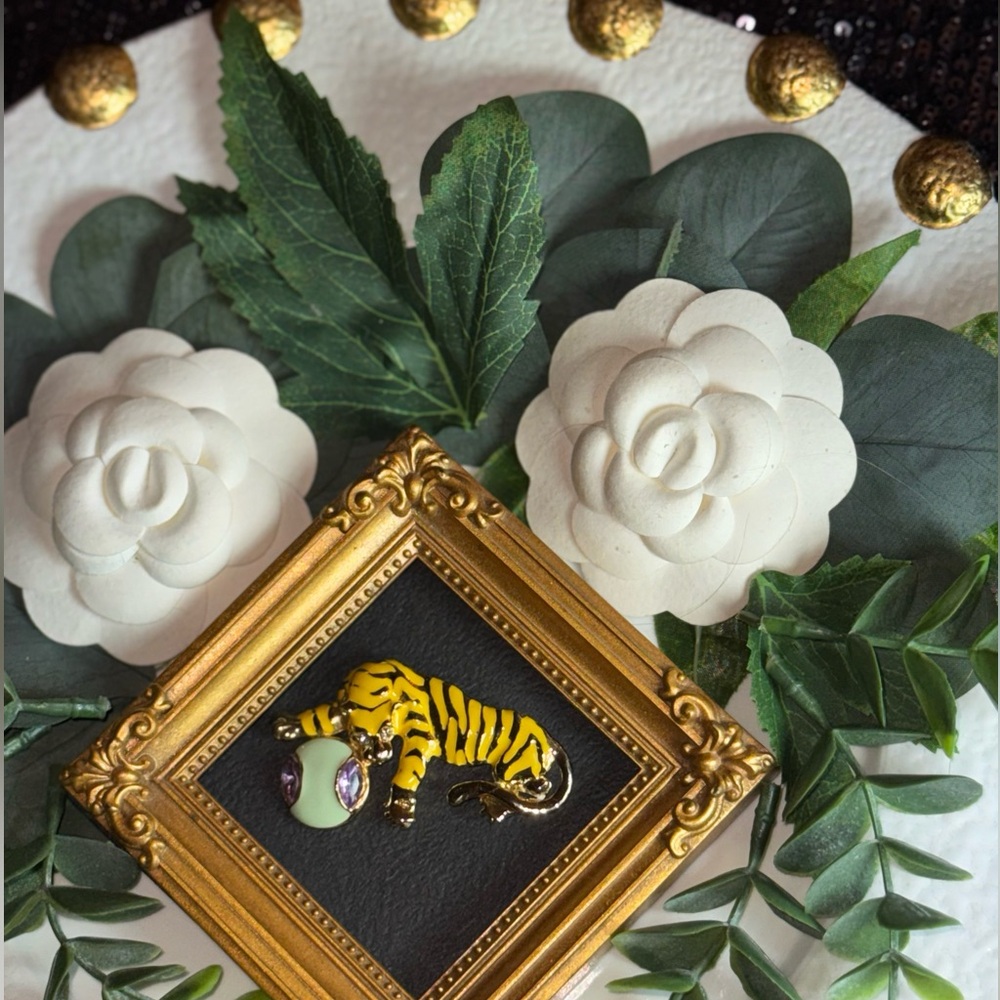 Yellow Enamwl Gold Striped Tiger Brooch with Green Ball VTG - Picture 3 of 15